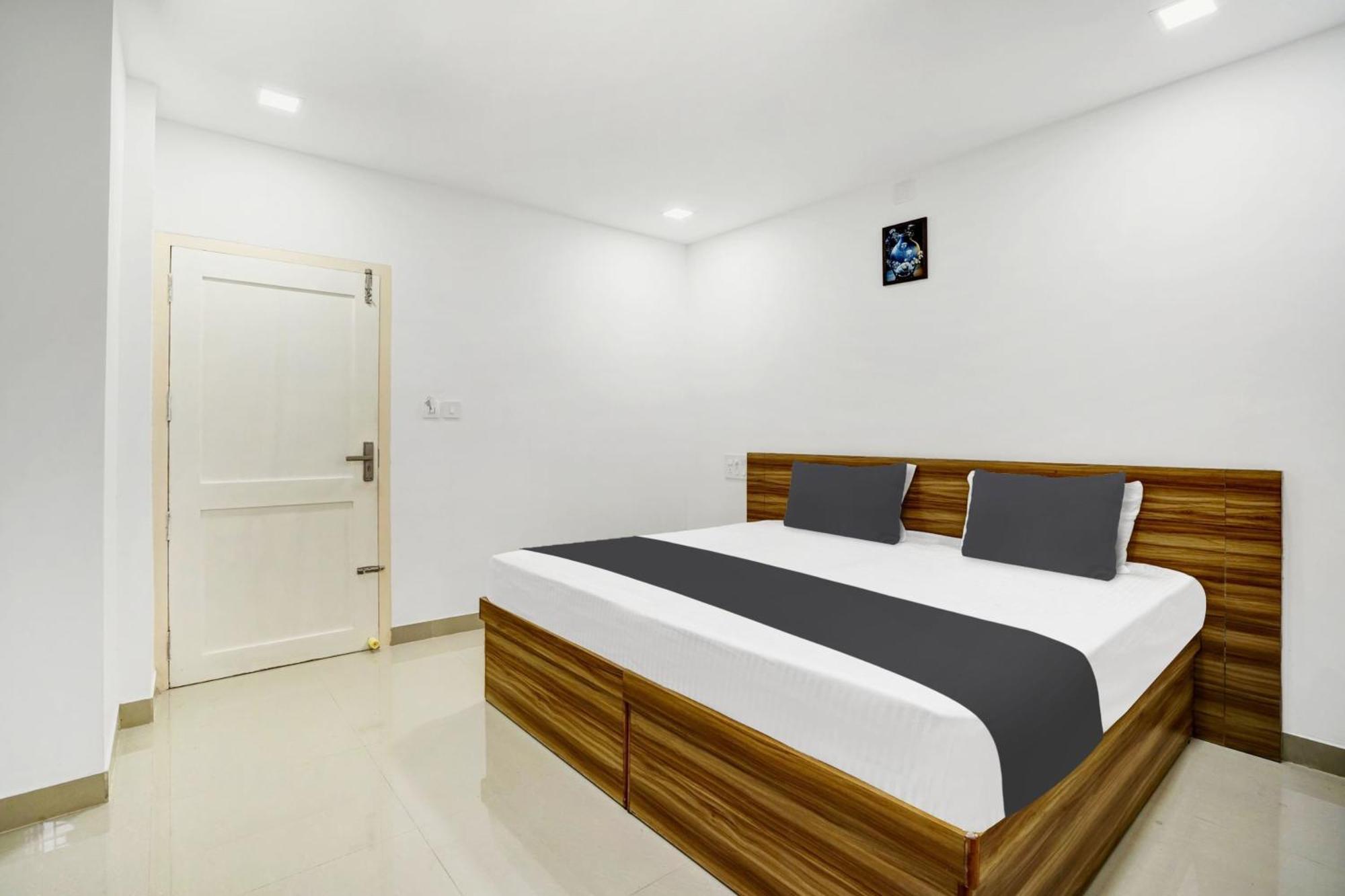 Hotel O Grand Parassini Pāppinisseri 外观 照片