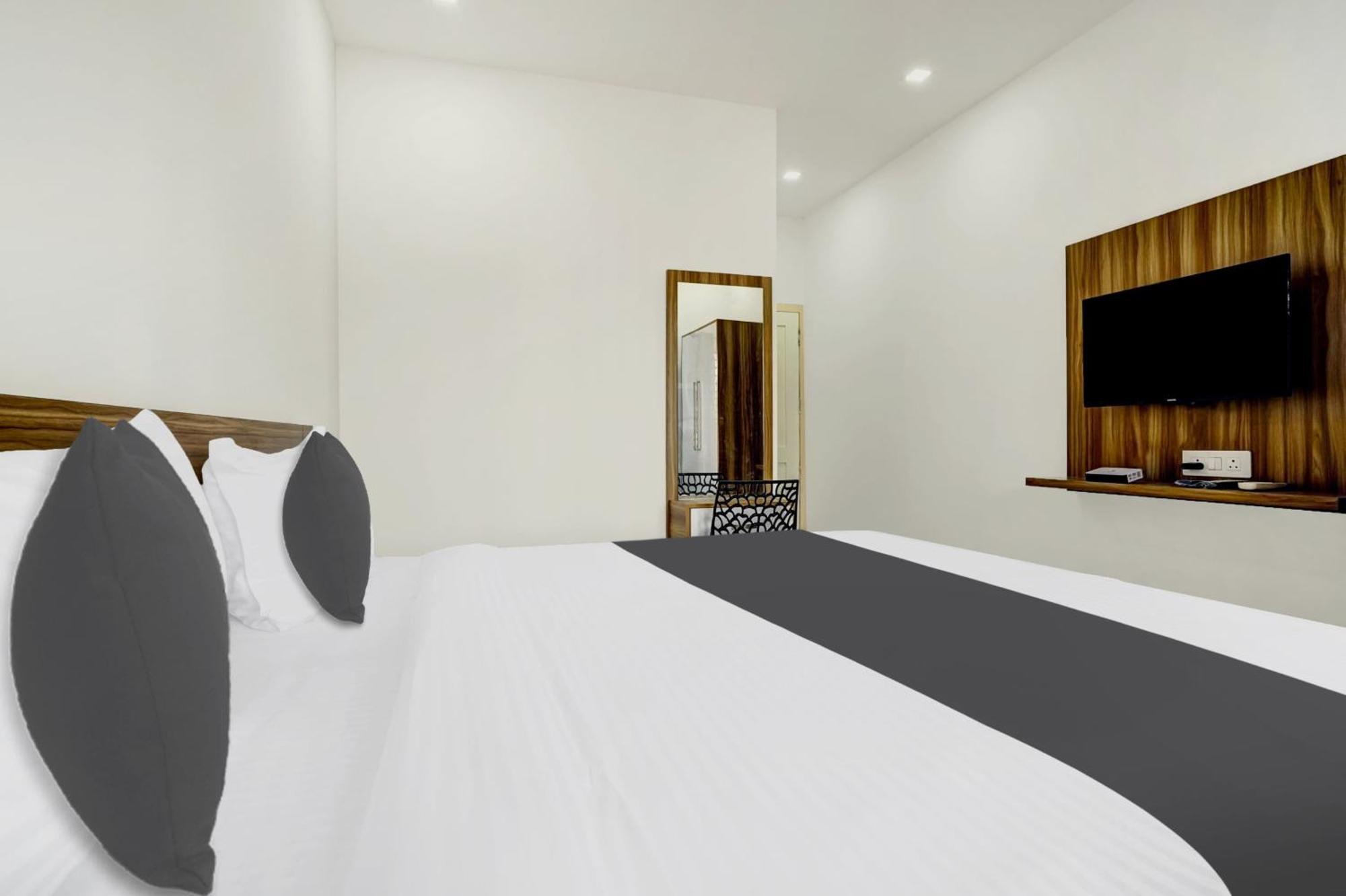 Hotel O Grand Parassini Pāppinisseri 外观 照片